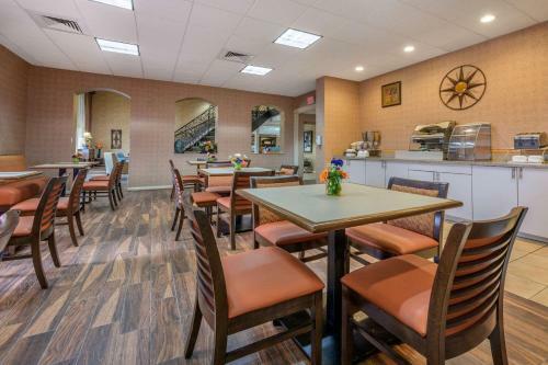 Hotel Econo Lodge Inn & Suites Triadelphia