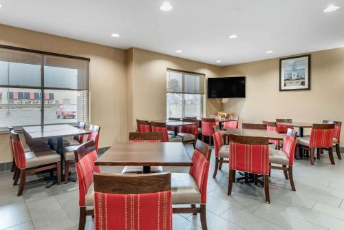 Holiday Inn Express Hotel & Suites Newark-heath