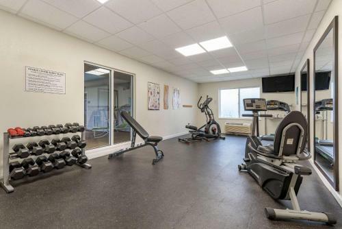 Holiday Inn Express Hotel & Suites Newark-heath