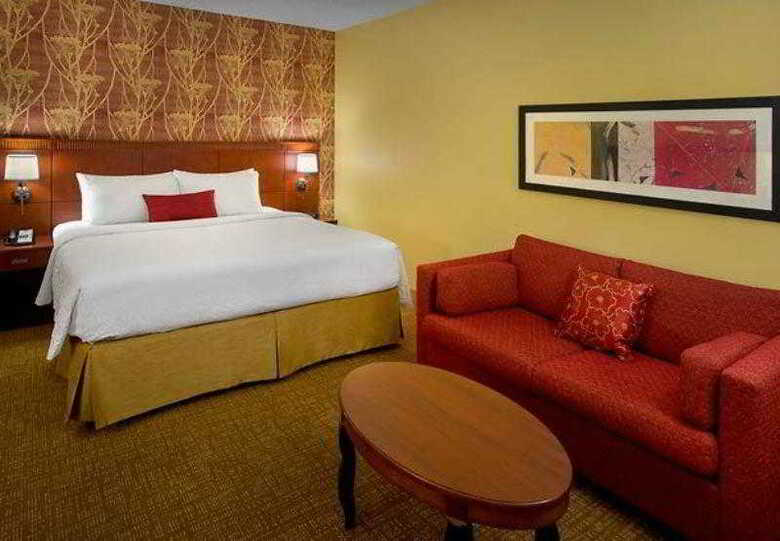 Hotel Courtyard Lincroft Red Bank