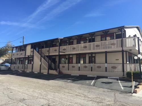 Posada Jim Butler Inn & Suites