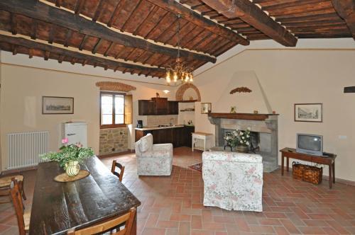 Cortona Apartment Sleeps 18 Pool Air Con Wifi