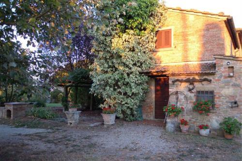 Le Casine-perignano-spinelli Apartment Sleeps 9