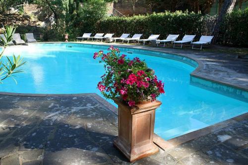 Dolciano Villa Sleeps 2 Pool Air Con Wifi
