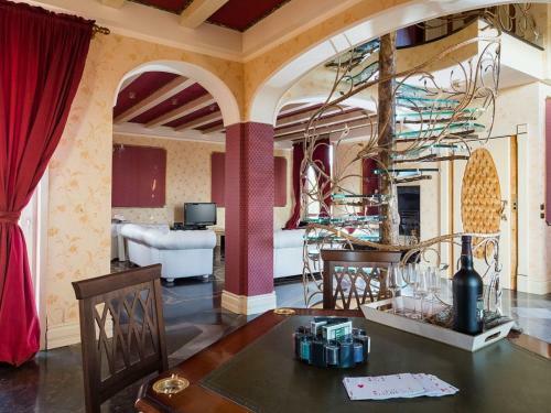 Donnalucata Villa Sleeps 8 Pool Wifi