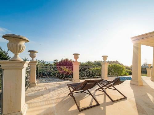 Donnalucata Villa Sleeps 8 Pool Wifi
