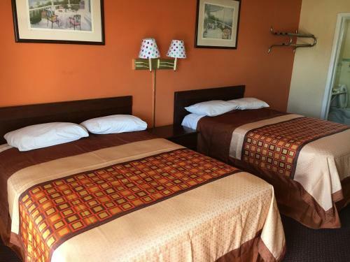 Nassau Holiday Motel
