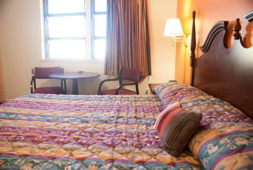 Nassau Holiday Motel
