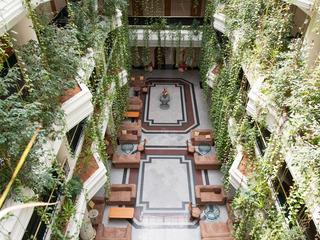 Anastasia Hotel(.)