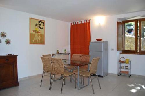 Barbischio Villa Sleeps 5 Pool Wifi