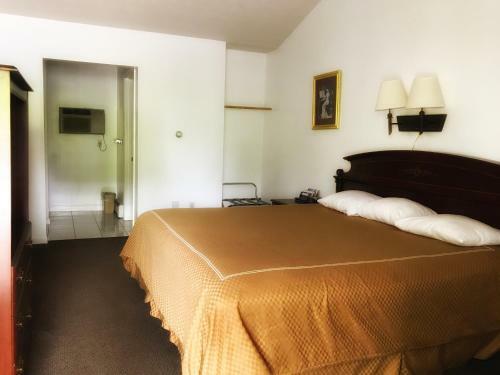 Exit 5 Motel & Cottages