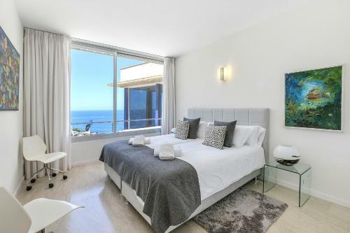 Villa Bay Blue, By Priority