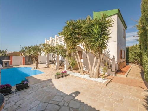 Six-bedroom Holiday Home In Calafat