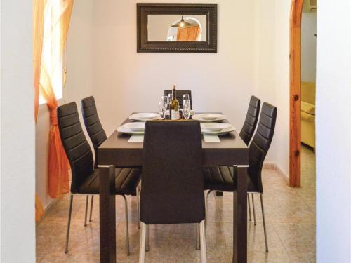 Three-bedroom House In Camposol