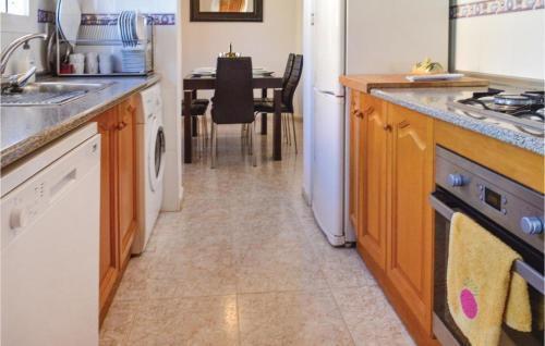Three-bedroom House In Camposol