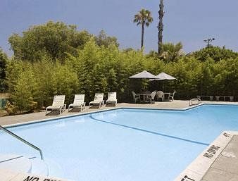 Motel Howard Johnson Express Inn Claremont