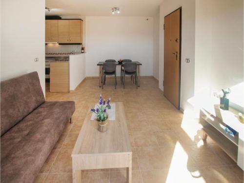 Two-bedroom Apartment In Collados