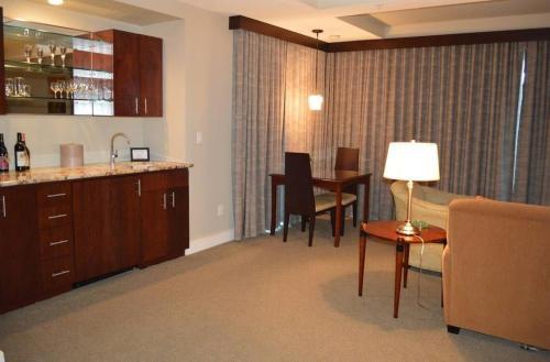 Hotel Whale Cove Inn