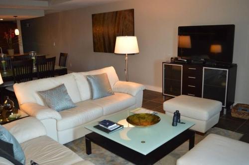 Hotel Whale Cove Inn