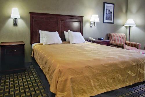 Hotel Econolodge Inn & Suites
