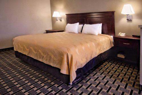Hotel Econolodge Inn & Suites