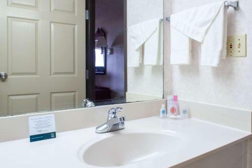 Hotel Econolodge Inn & Suites
