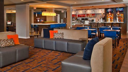 Hotel Courtyard By Marriott San Marcos