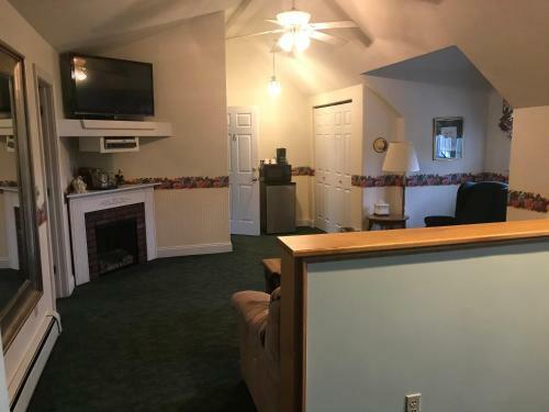 Longhouse Manor B&B