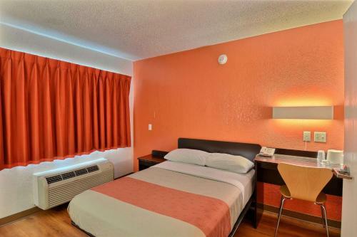 Motel 6 Tewksbury