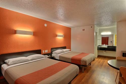 Motel 6 Tewksbury
