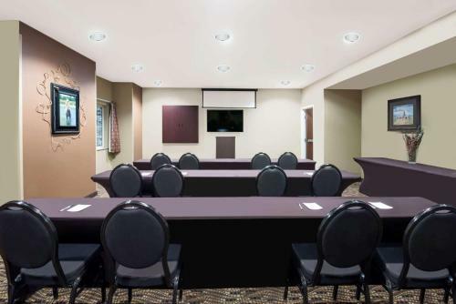 Hotel Microtel Inn & Suites