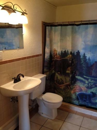 Motel Budget Host Elk Antler Inn