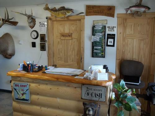 Motel Budget Host Elk Antler Inn