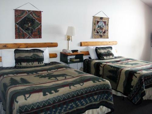 Hotel Hiawatha Lodge Inn