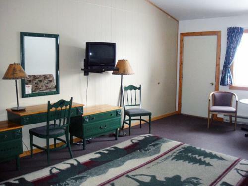 Hotel Hiawatha Lodge Inn