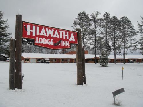 Hotel Hiawatha Lodge Inn