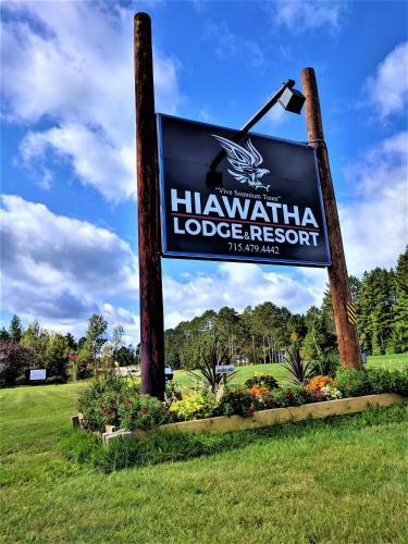 Hotel Hiawatha Lodge Inn