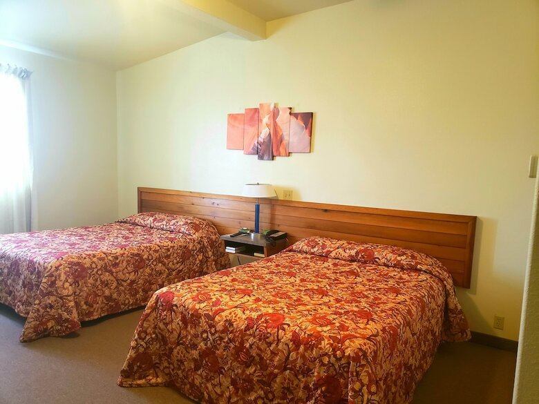 Motel Grand Staircase Inn