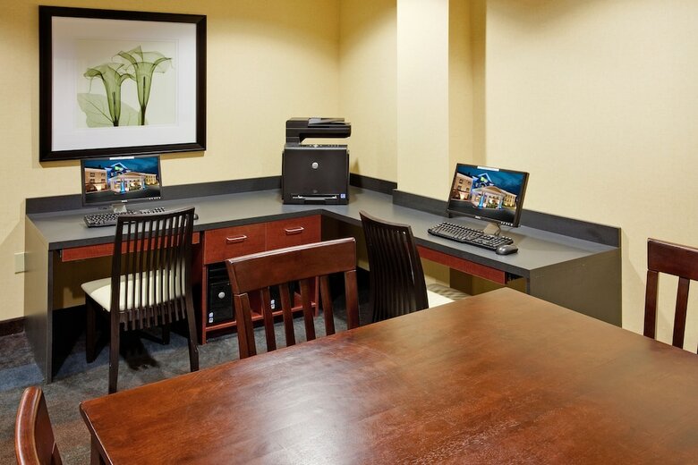 Holiday Inn Express Hotel & Suites Warminster-doylestown