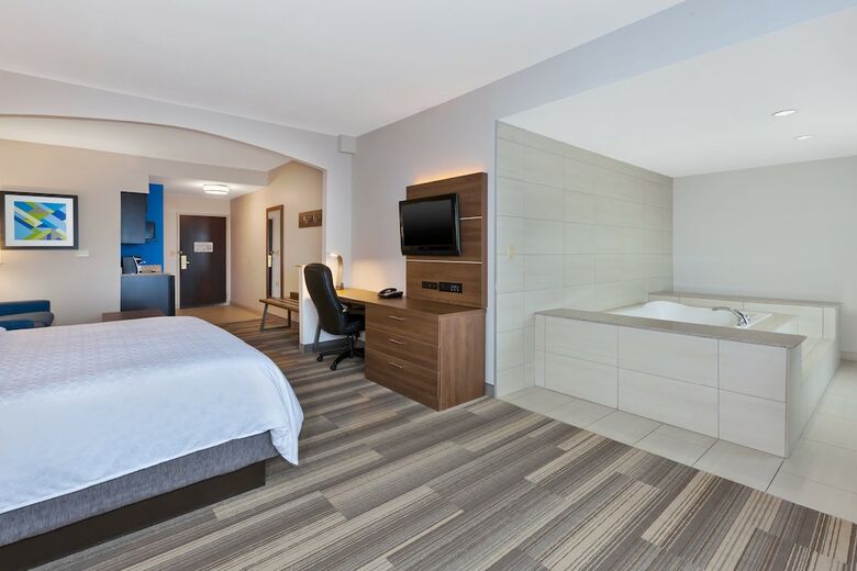 Holiday Inn Express Hotel & Suites Warminster-doylestown