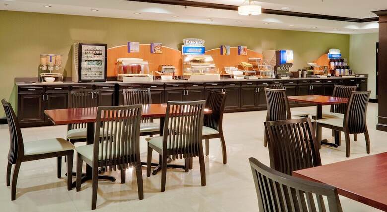 Holiday Inn Express Hotel & Suites Warminster-doylestown