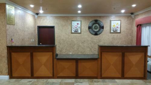 Hotel Hiway Inn Express Of Broken Bow