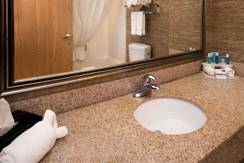 Holiday Inn Express Hotel & Suites Bucyrus