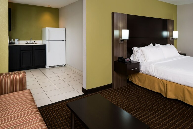 Holiday Inn Express Hotel & Suites Bucyrus