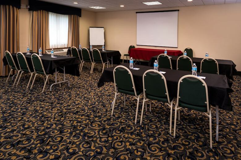 Holiday Inn Express Hotel & Suites Bucyrus