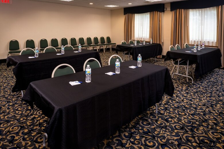 Holiday Inn Express Hotel & Suites Bucyrus