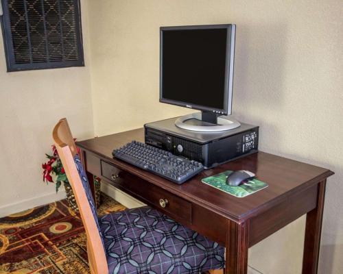 Hotel Rodeway Inn & Suites Plymouth