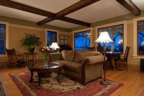 Hostal Lake House At Ferry Point