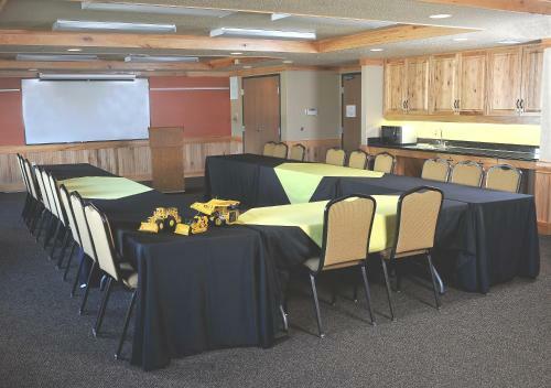Hotel Americinn Lodge And Suites - Oswego