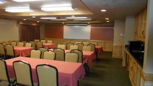 Hotel Americinn Lodge And Suites - Oswego